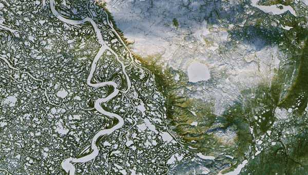 Les bassins versants sont fortement interconnectés, dépassant souvent des frontières géographiques et politiques. Delta du fleuve Mackenzie, Territoires du Nord-Ouest .